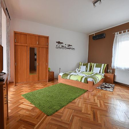 Kókusz Apartmanok Eger Habitación foto