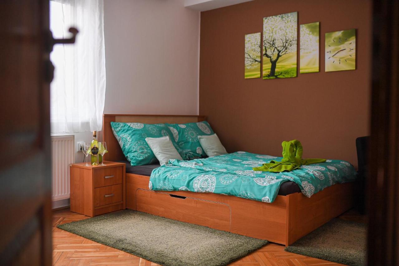 Kókusz Apartmanok Eger Habitación foto